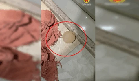 Homem é preso após agredir e tirar silicone de esposa com faca