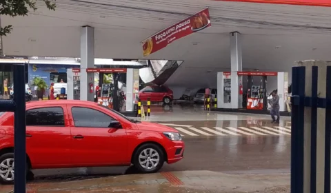 Posto de gasolina desaba após forte chuva em Iranduba