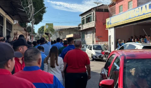 Clima tenso marca protesto entre chapas rivais do Sindespecial em Manaus