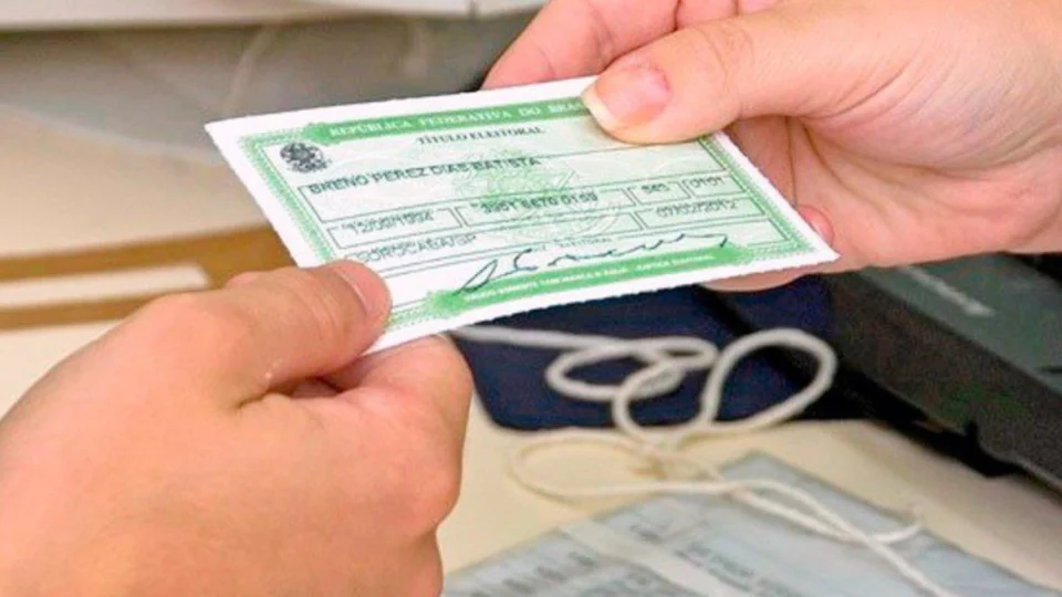 Mais de 75 mil eleitores no Amazonas correm risco de ter o título cancelado