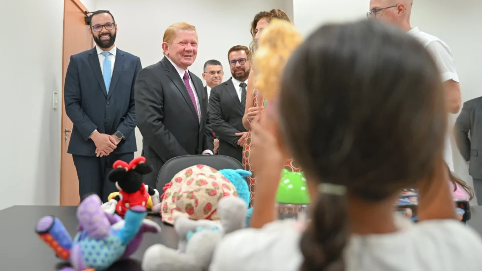 Quatro irmãos do Amazonas são adotados e passam a viver com nova família na Itália