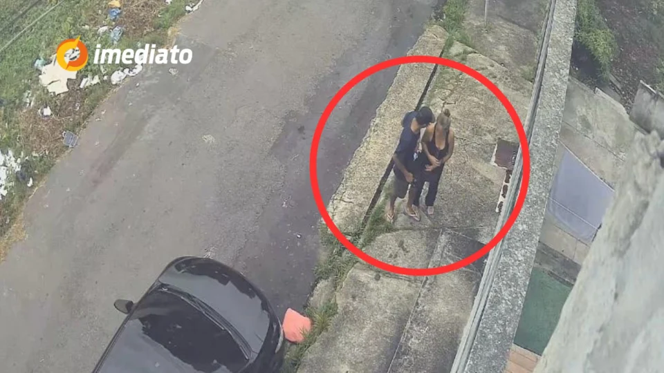 VEJA VÍDEO: mulher é assaltada sob ameaça de arma de fogo em rua do bairro Petrópolis, em Manaus