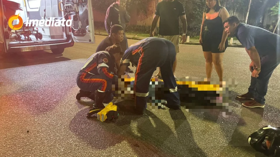 Colisão entre carro e moto deixa motociclista ferido no bairro Cachoeirinha