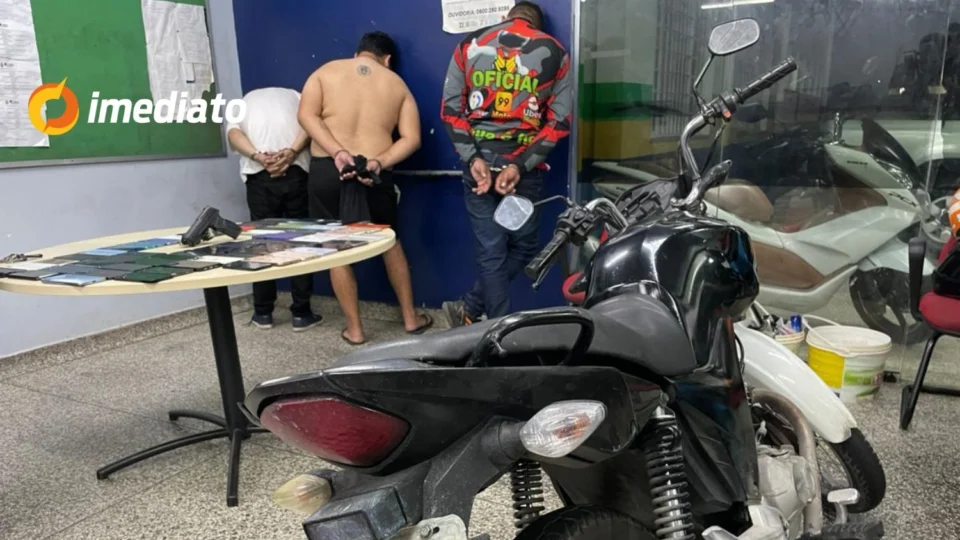 Rocam prende trio e recupera 62 celulares roubados durante operação no bairro Manoa