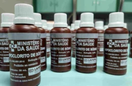 FVS-RCP distribui 2,3 milhões de unidades de hipoclorito no Amazonas para prevenir doenças durante enchentes