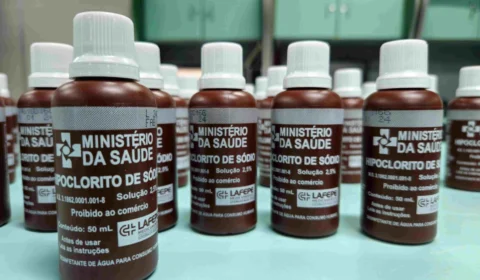 FVS-RCP distribui 2,3 milhões de unidades de hipoclorito no Amazonas para prevenir doenças durante enchentes