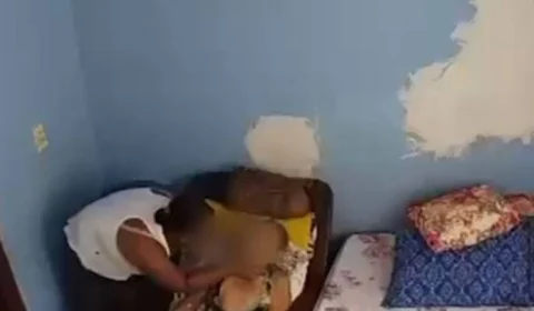 VÍDEO: Família instala câmera escondida e flagra cuidadora agredindo idosa na Bahia