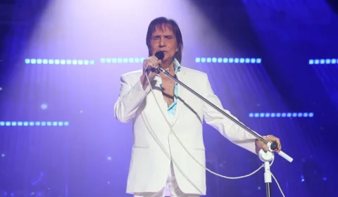 Fãs criticam cancelamento de show de Roberto Carlos, no México, horas antes do início previsto