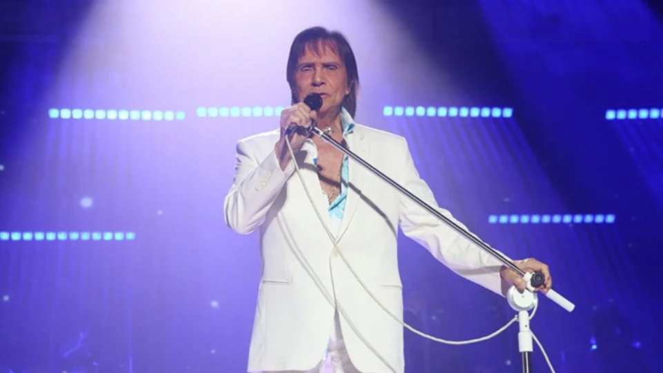 Fãs criticam cancelamento de show de Roberto Carlos, no México, horas antes do início previsto