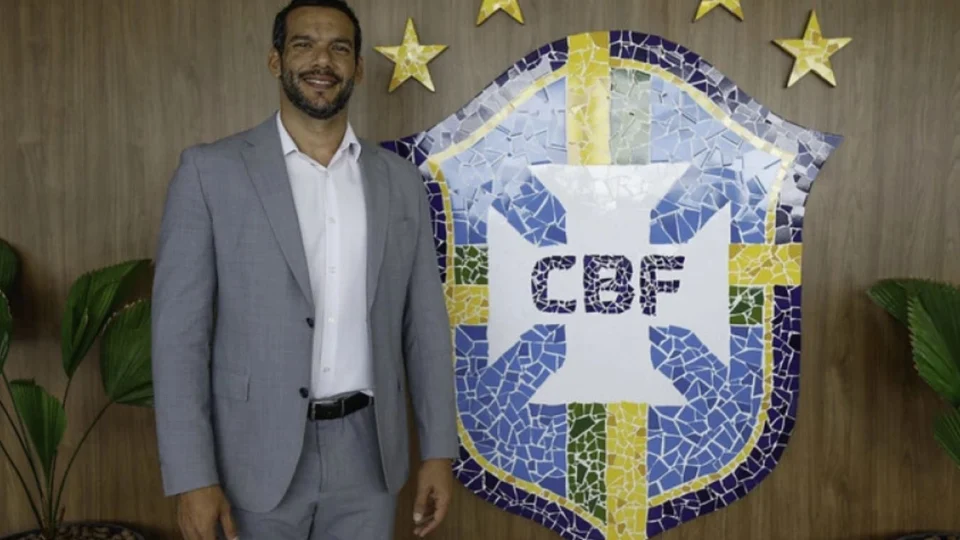Samir Xaud é eleito presidente da CBF e pede união