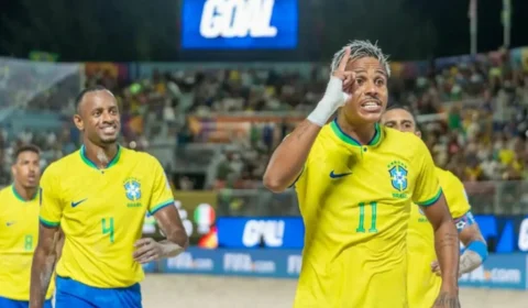 De forma dramática, Brasil vence Itália no Mundial de futebol de praia