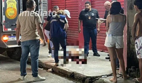 Homem é executado com tiros na cabeça em frente a mercado no bairro Tarumã