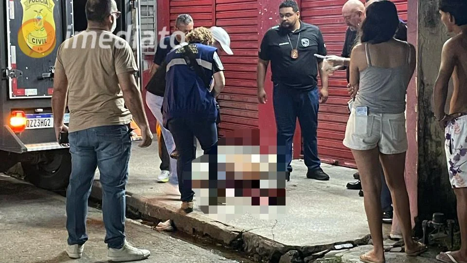 Homem é executado com tiros na cabeça em frente a mercado no bairro Tarumã