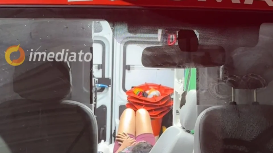 Mulher pede ajuda após ser agredida pelo marido dentro do Terminal 3, em Manaus