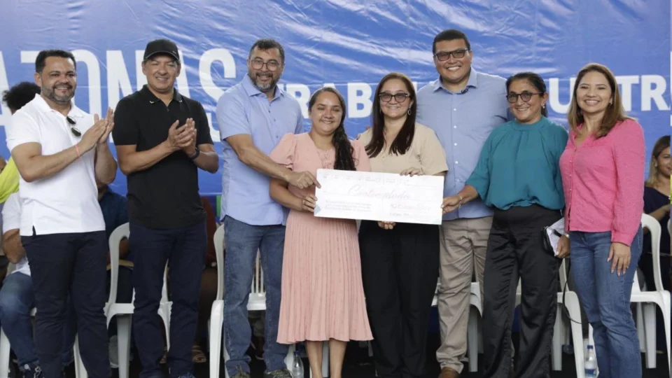 Wilson Lima incentiva empreendedorismo feminino e reforça serviços de cidadania e saúde em Barcelos