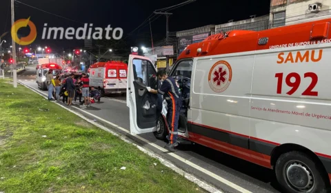 Três pessoas ficam feridas em acidente de trânsito na Avenida Cosme Ferreira