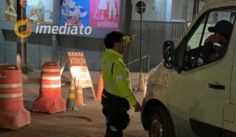 Bloqueio na Avenida Camapuã compromete acesso ao Hospital Platão Araújo e gera revolta