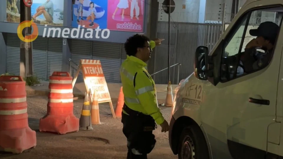 Bloqueio na Avenida Camapuã compromete acesso ao Hospital Platão Araújo e gera revolta