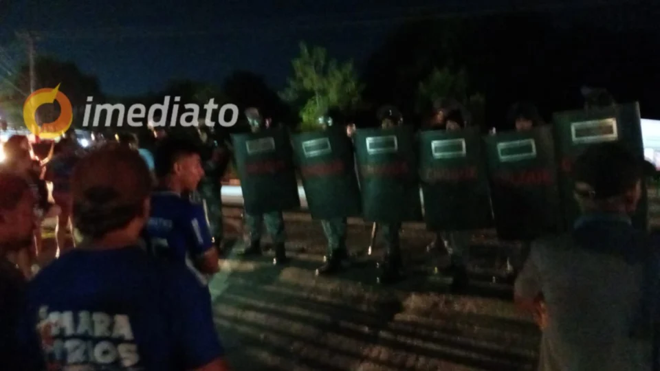 Moradores do Lago Azul realizam manifestação contra a retirada de linhas de ônibus na BR-174