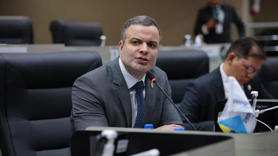 Rodrigo Sá propõe melhorias na sinalização de trânsito em Manaus