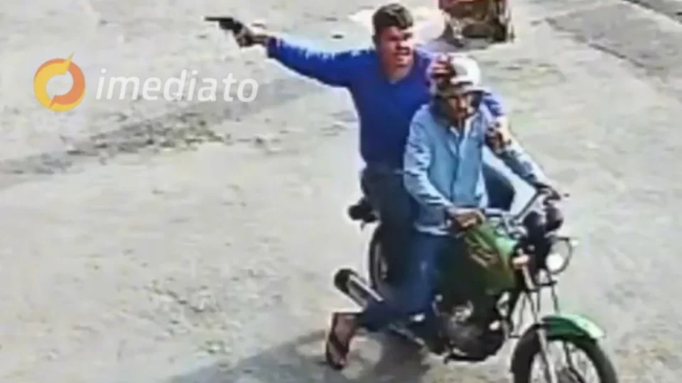 Rocam divulga imagens e procura dupla armada que assaltou no bairro Nova Cidade