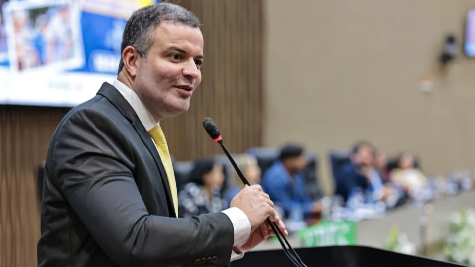Rodrigo Sá destaca protagonismo dos assistentes sociais em sessão solene na Câmara Municipal