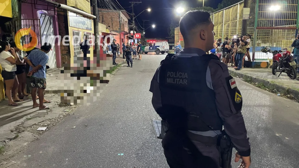 Criminosos matam homem com tiros na cabeça e fogem com moto da vítima no Manôa