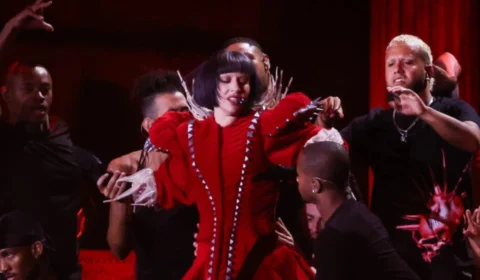 Lady Gaga soube de operação contra atentado a bomba em show pela imprensa