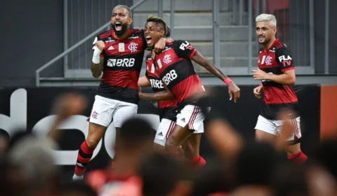 Flamengo vence o Palmeiras por 2 a 0 e se aproxima liderança do Brasileirão