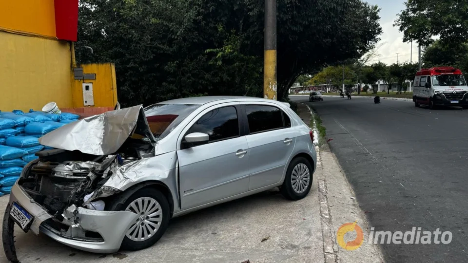 Acidente entre dois veículos deixa duas mulheres feridas na Avenida do Turismo, em Manaus