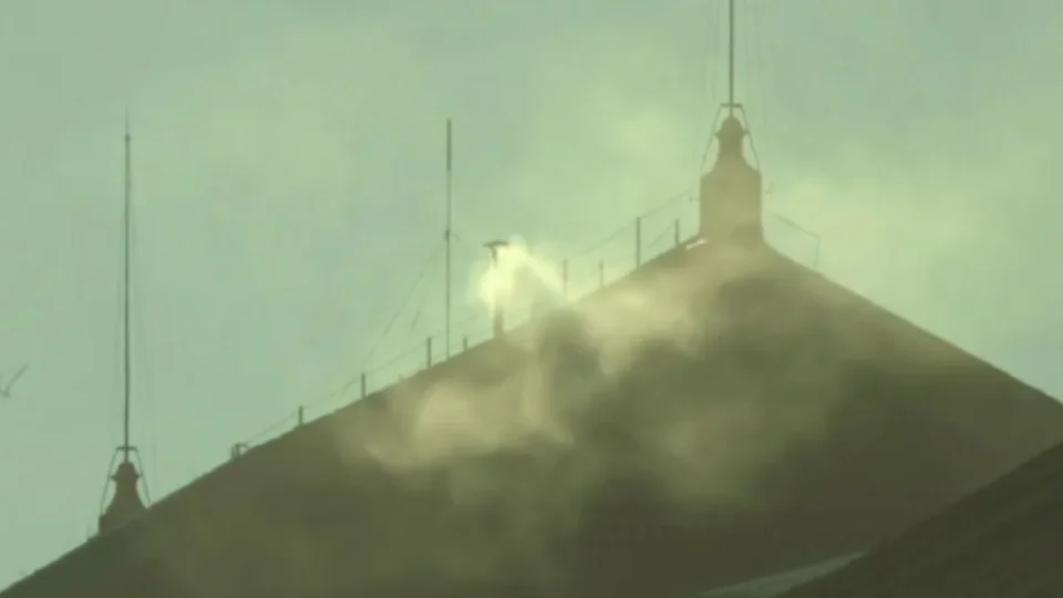 Fumaça branca no Vaticano: novo papa é eleito no conclave