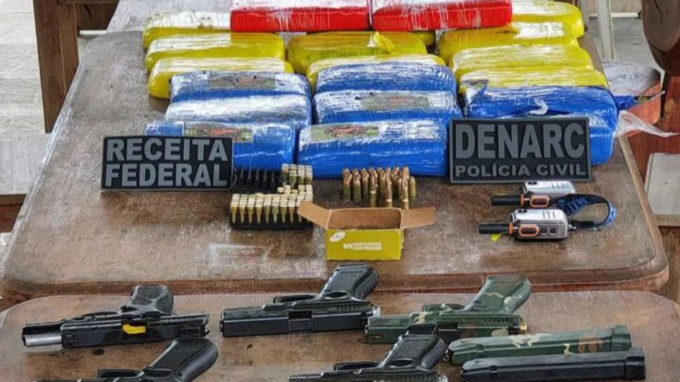 Operação da Polícia Civil apreende drogas, armas e caminhonete; prejuízo ao tráfico chega a R$ 1 milhão