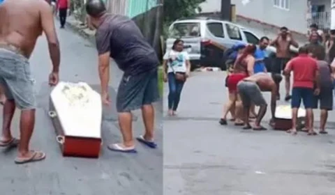 Caixão cai de carro funerário e corpo de idoso fica no meio da rua em Manaus