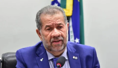 Carlos Lupi deixa o Ministério da Previdência após escândalo bilionário no INSS
