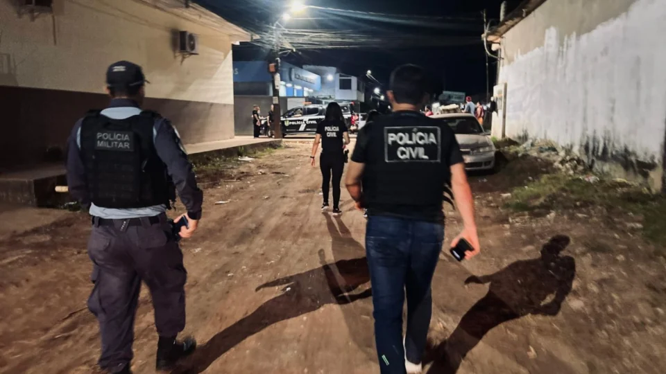 Ação Caminhos Seguros: Forças de segurança promovem fiscalização integrada em Iranduba e Cacau Pirêra