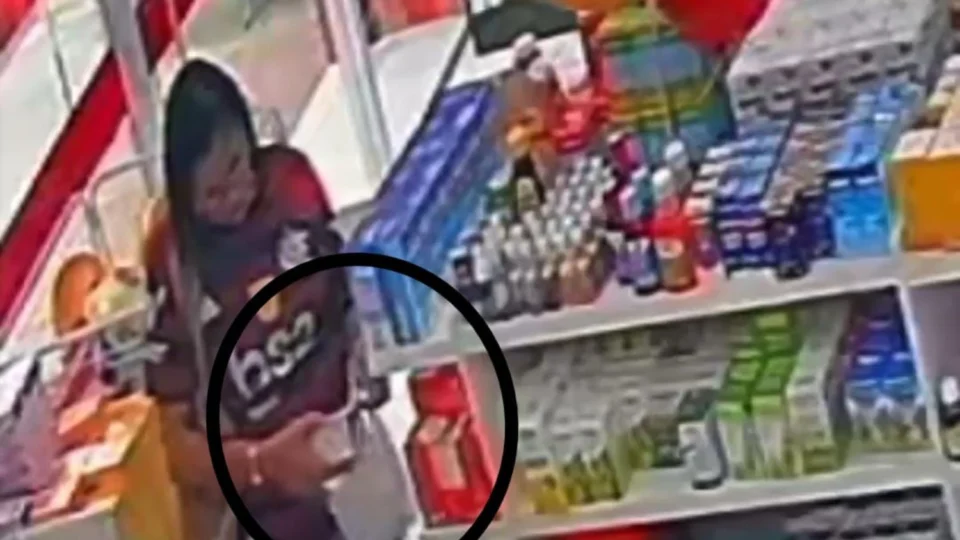 Mulher furta produtos em drogaria no bairro Lírio do Vale, em Manaus