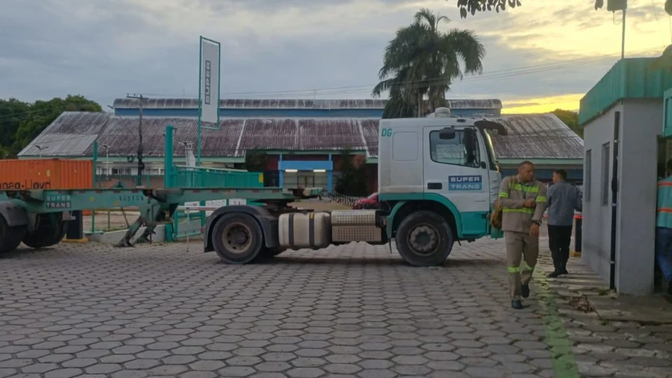 Trabalhadores do Super Terminais paralizam operações por melhores condições de trabalho