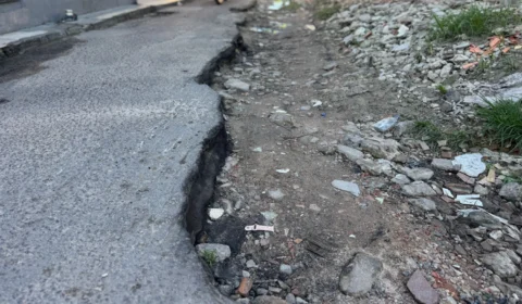 Moradores da Rua Paulo XI, no Petrópolis, denunciam abandono e cobram ação da Prefeitura