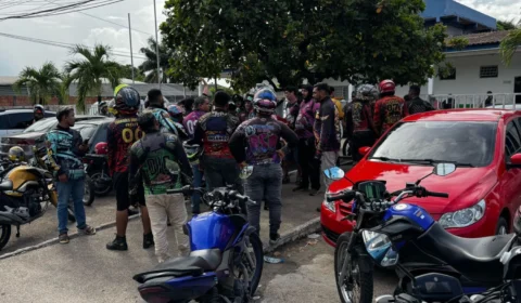 Motoboy é atingido por carro e motorista tenta fugir no bairro Cidade Nova