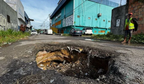 Moradores pedem providências a respeito de buraco em rua no Jorge Teixeira e solicitam melhorias na infraestrutura