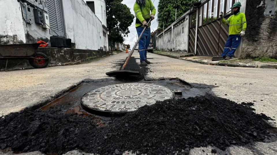 Obras do programa Trata Bem entram na fase final de pavimentação no bairro Japiim, em Manaus