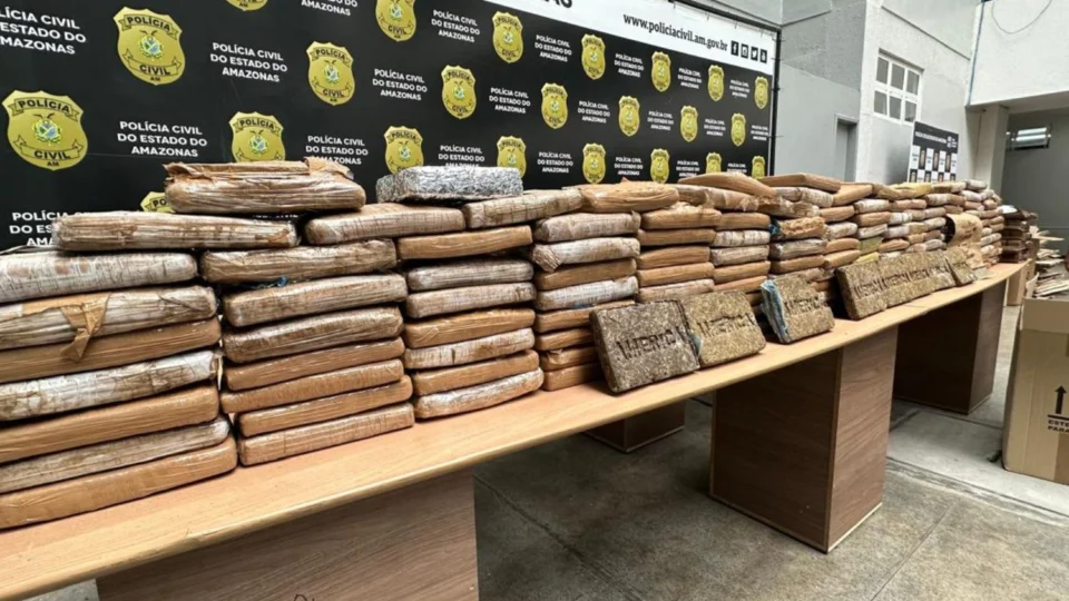 Polícia Civil apreende 150 kg de skunk em casa usada como centro de distribuição com esquema de “delivery” em Manaus
