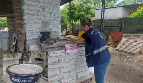 Fábrica clandestina de goma de tapioca é interditada em Manaus