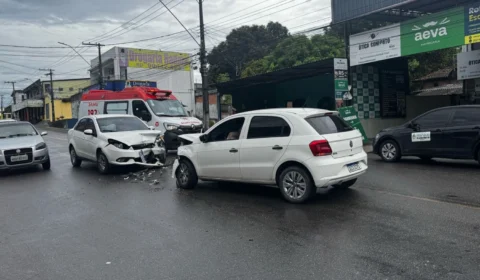 Acidente entre dois carros deixa feridos no bairro Cidade Nova