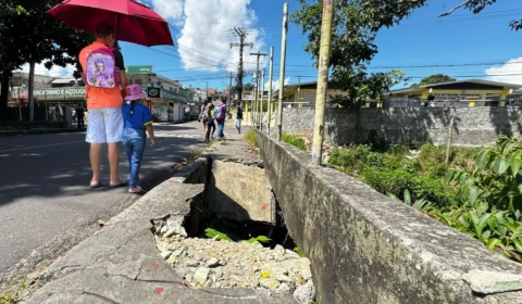 Moradores do Coroado denunciam abandono de obra e acúmulo de lixo em vias movimentadas