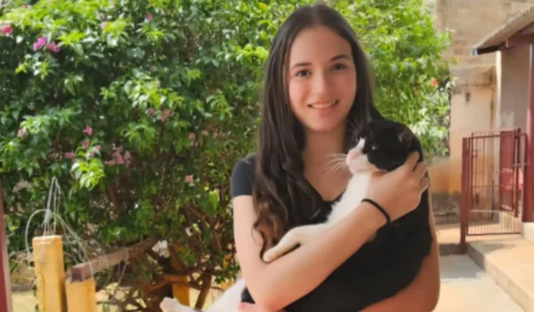 Adolescente confessa assassinato de colega por “inveja” e entrega bilhete com “sentença de morte” antes do crime