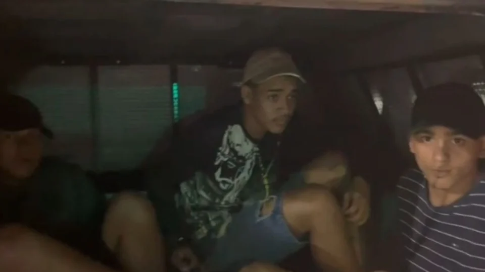 Trio que realizava arrastões pelas ruas de Manaus é preso após perseguição policial