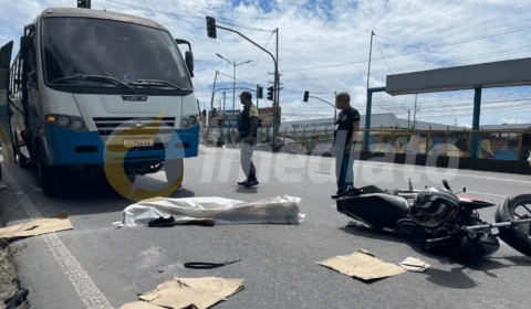 Acidente fatal: Motociclista morre prensado entre micro-ônibus próximo à Torquato Tapajós