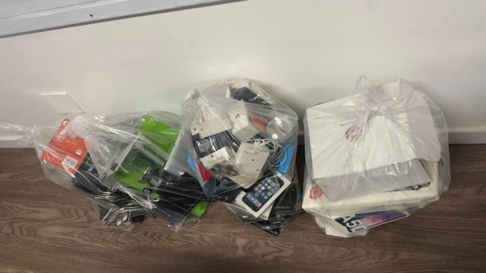 Dono de assistência técnica é preso por posse de celular com restrição de roubo em Manaus