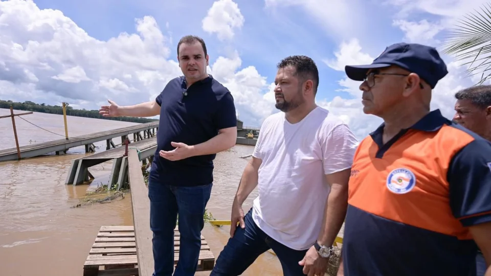 Balsa para porto provisório chega a Borba e deve entrar em operação dia 15